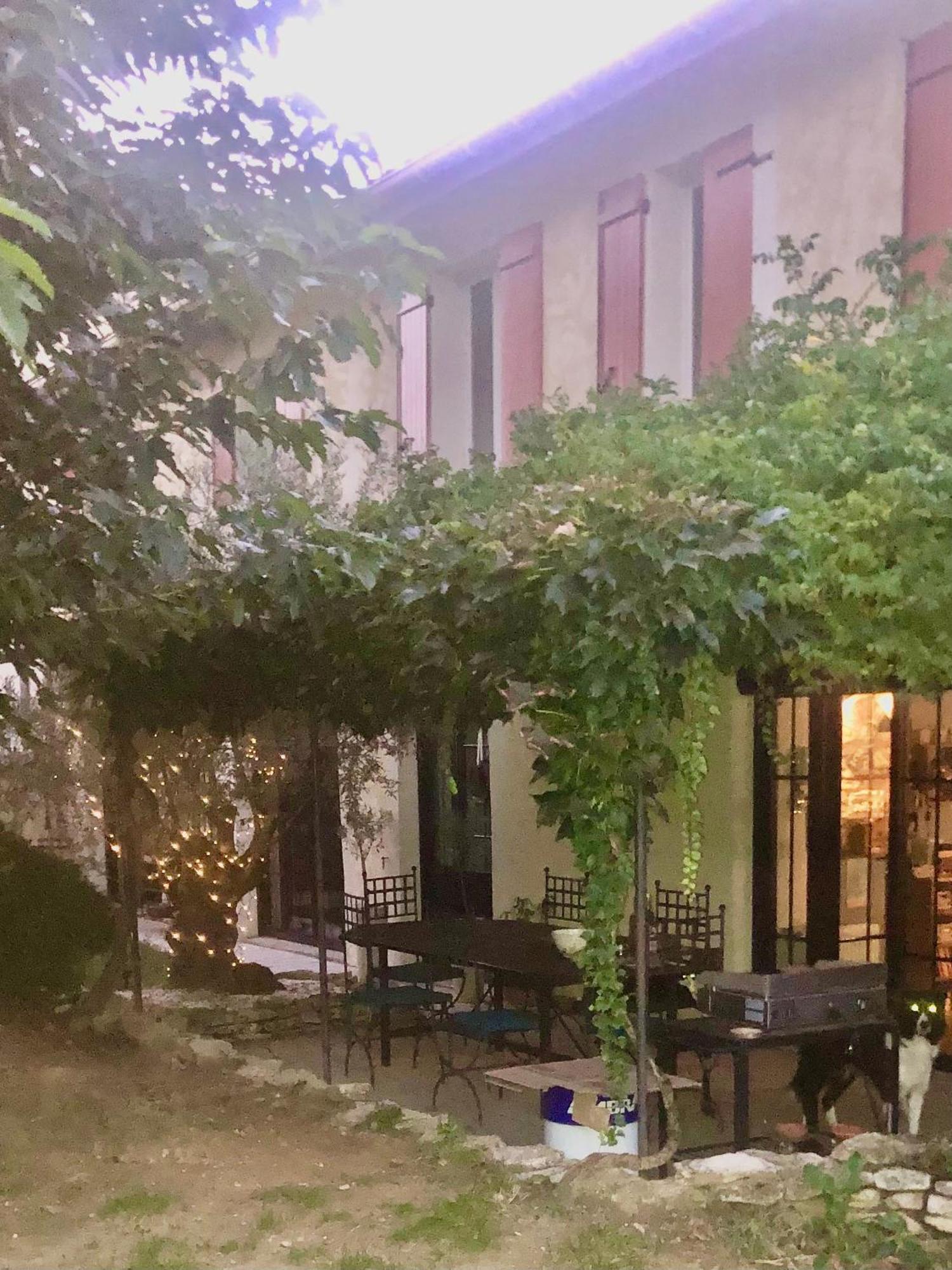 Une Ferme En Ville Bron Exterior foto
