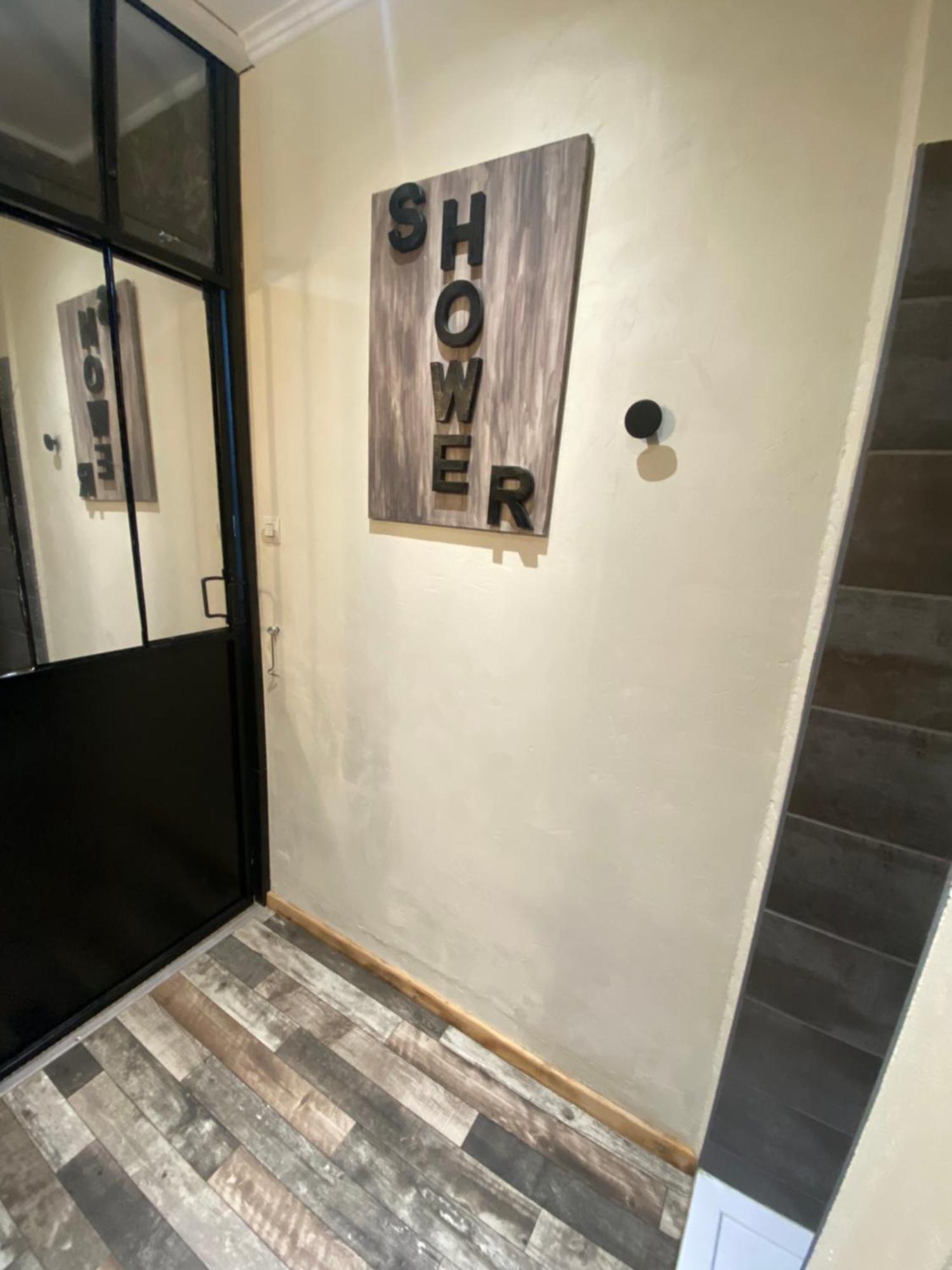 Une Ferme En Ville Bron Exterior foto